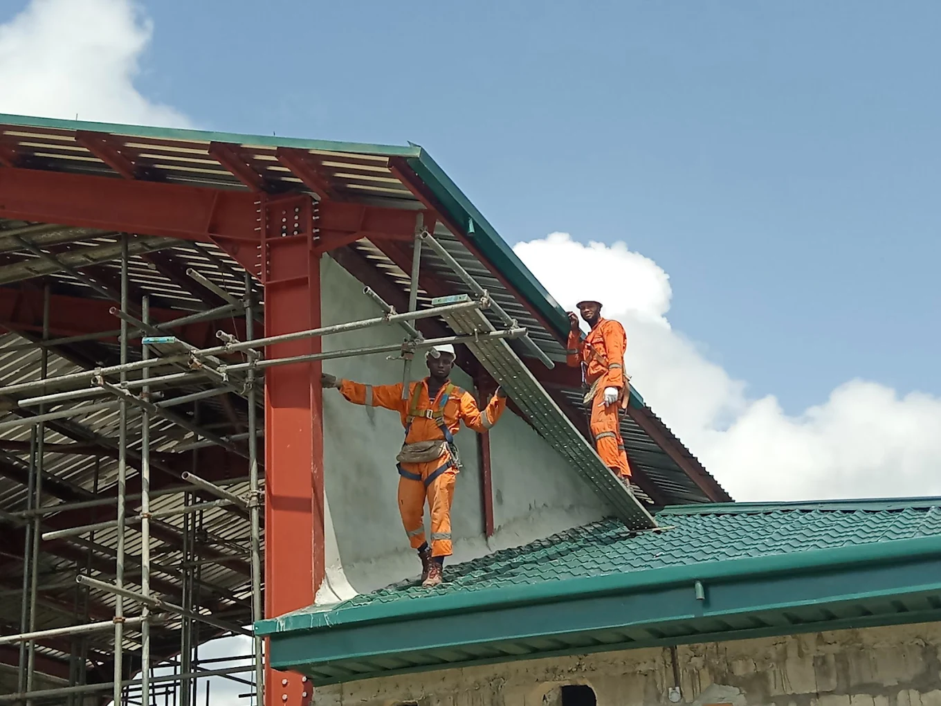 Long span aluminium roofing work