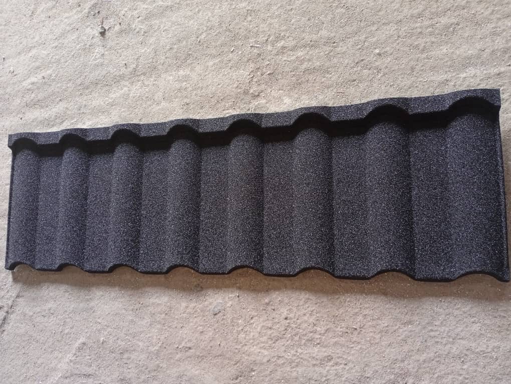 Stone coated tile black classic close view